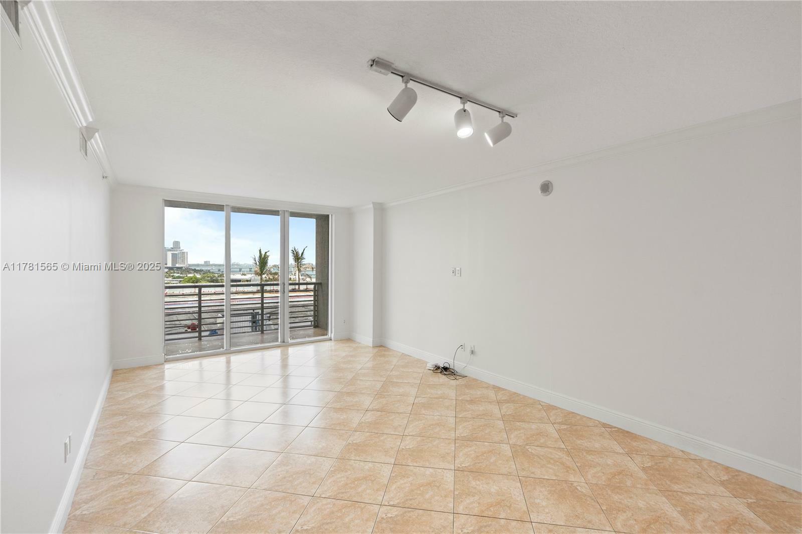 Property Photo: 325 S Biscayne Blvd 1214 FL 33131