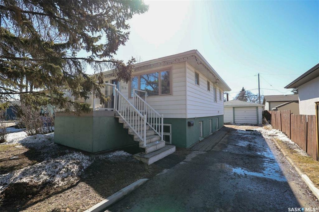 Property Photo: 211 Broadway Avenue SK S4N 1B4