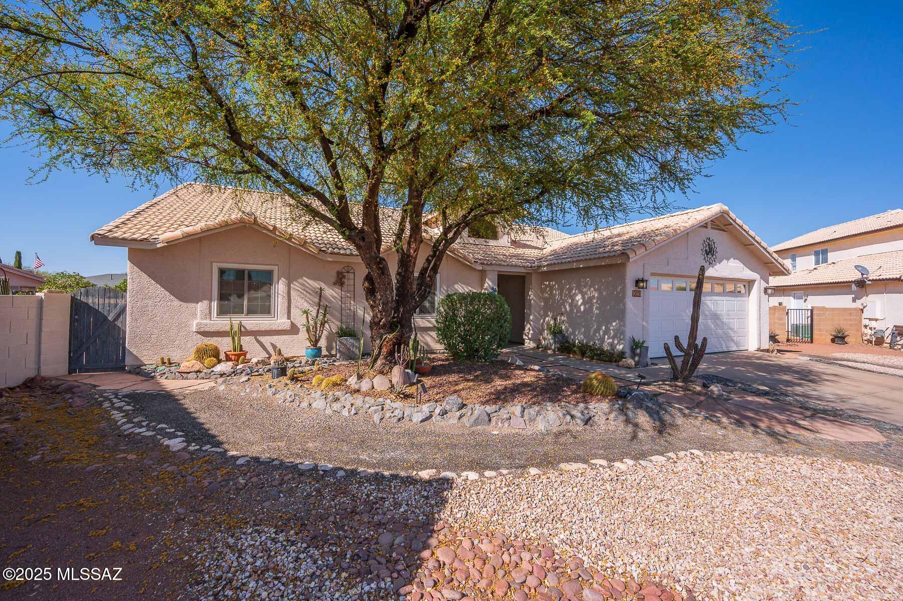 Property Photo: 9585 E Paseo San Rosendo AZ 85747