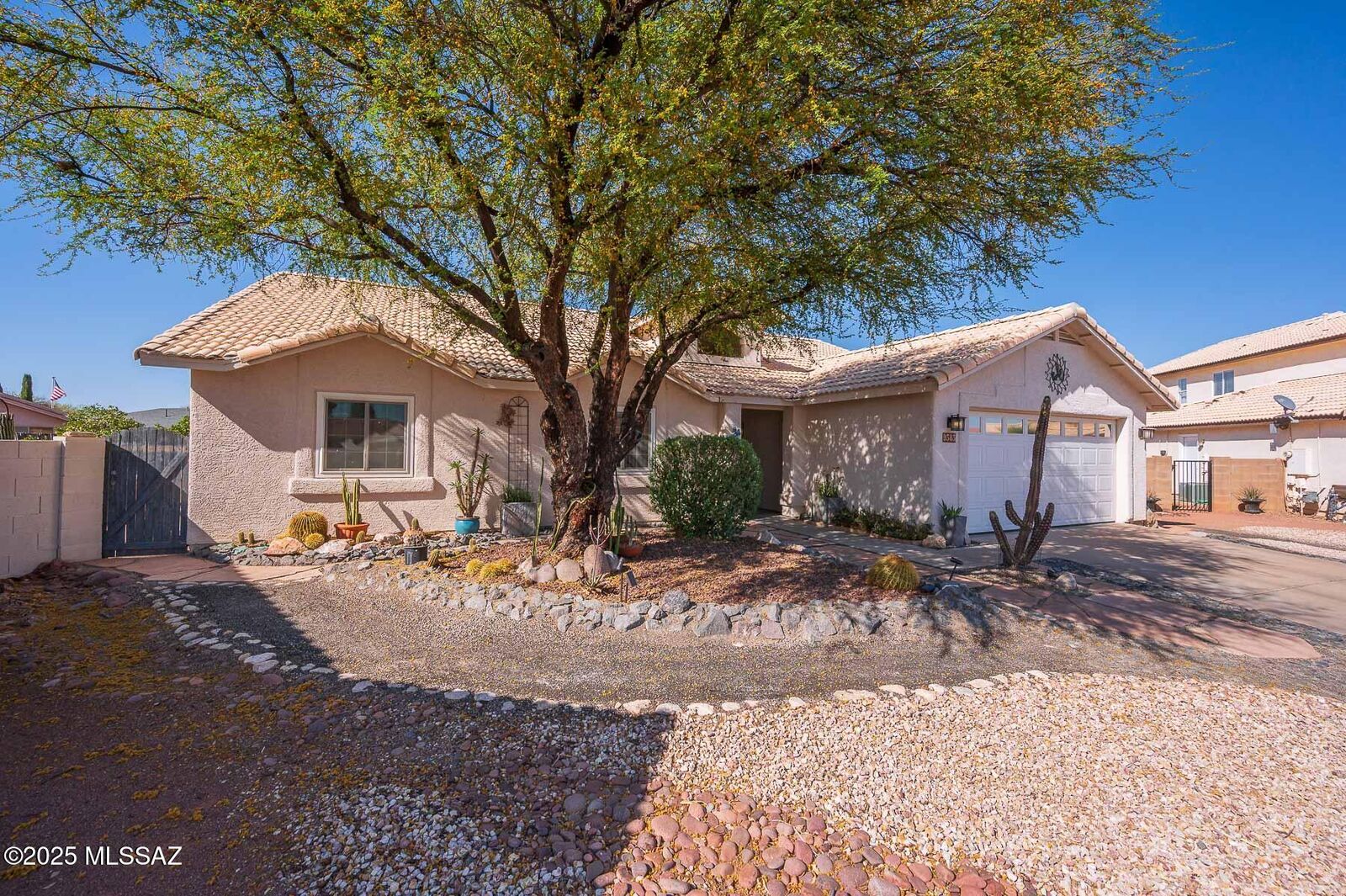 Property Photo: 9585 E Paseo San Rosendo AZ 85747