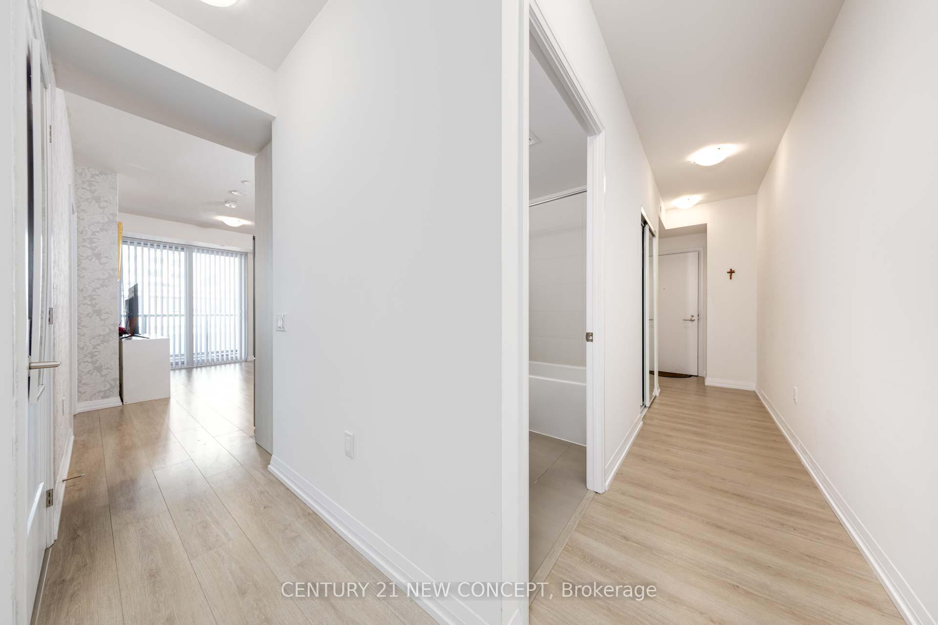 Property Photo: 25 Holly Street 1503 ON M4S 0E3