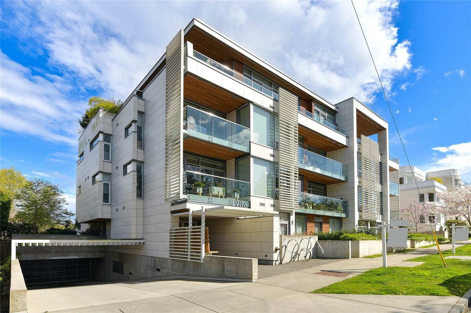 Property Photo: 986 Heywood Ave 103 BC V8V 2Y6