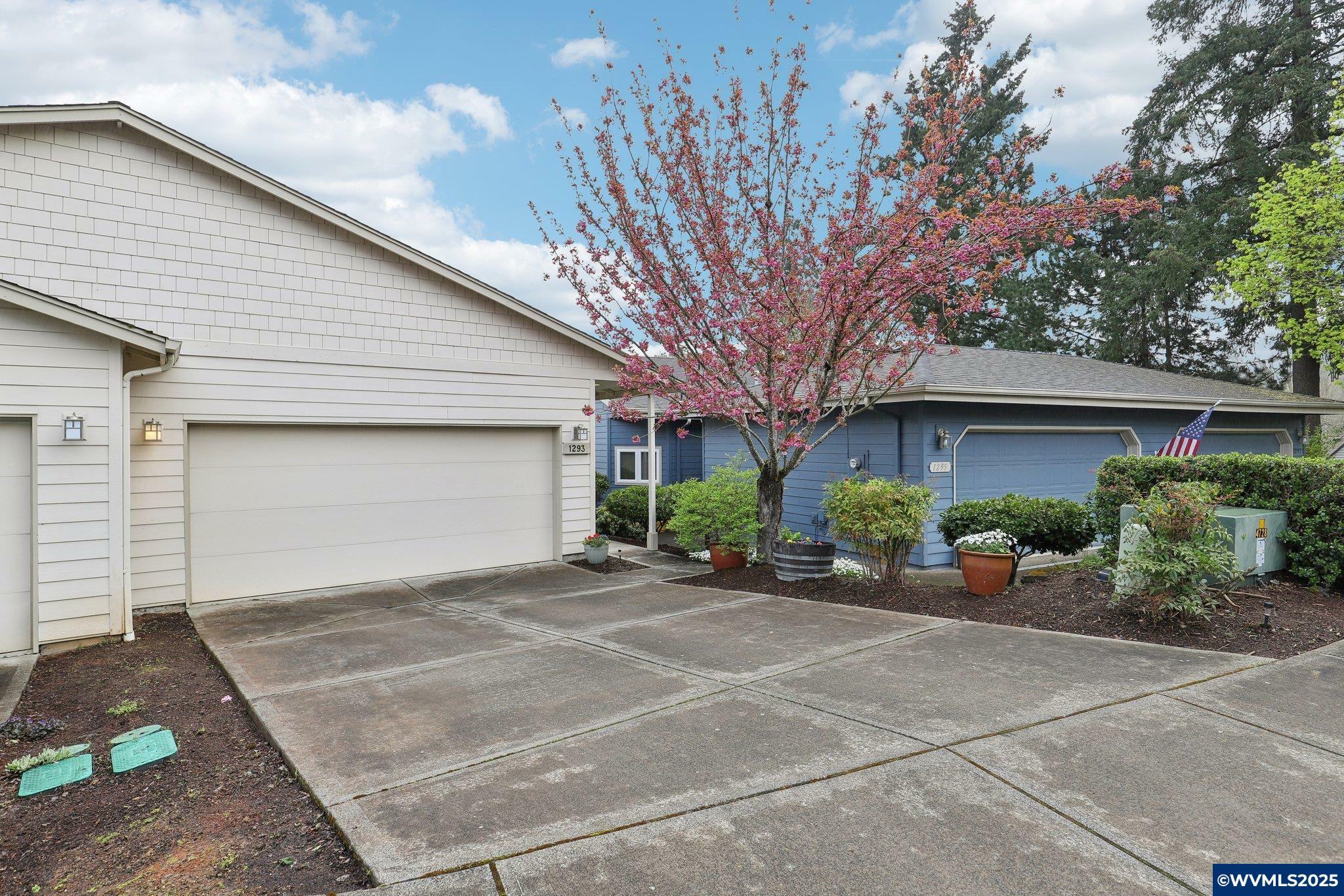 Property Photo: 1293 Westbrook Dr NW OR 97304