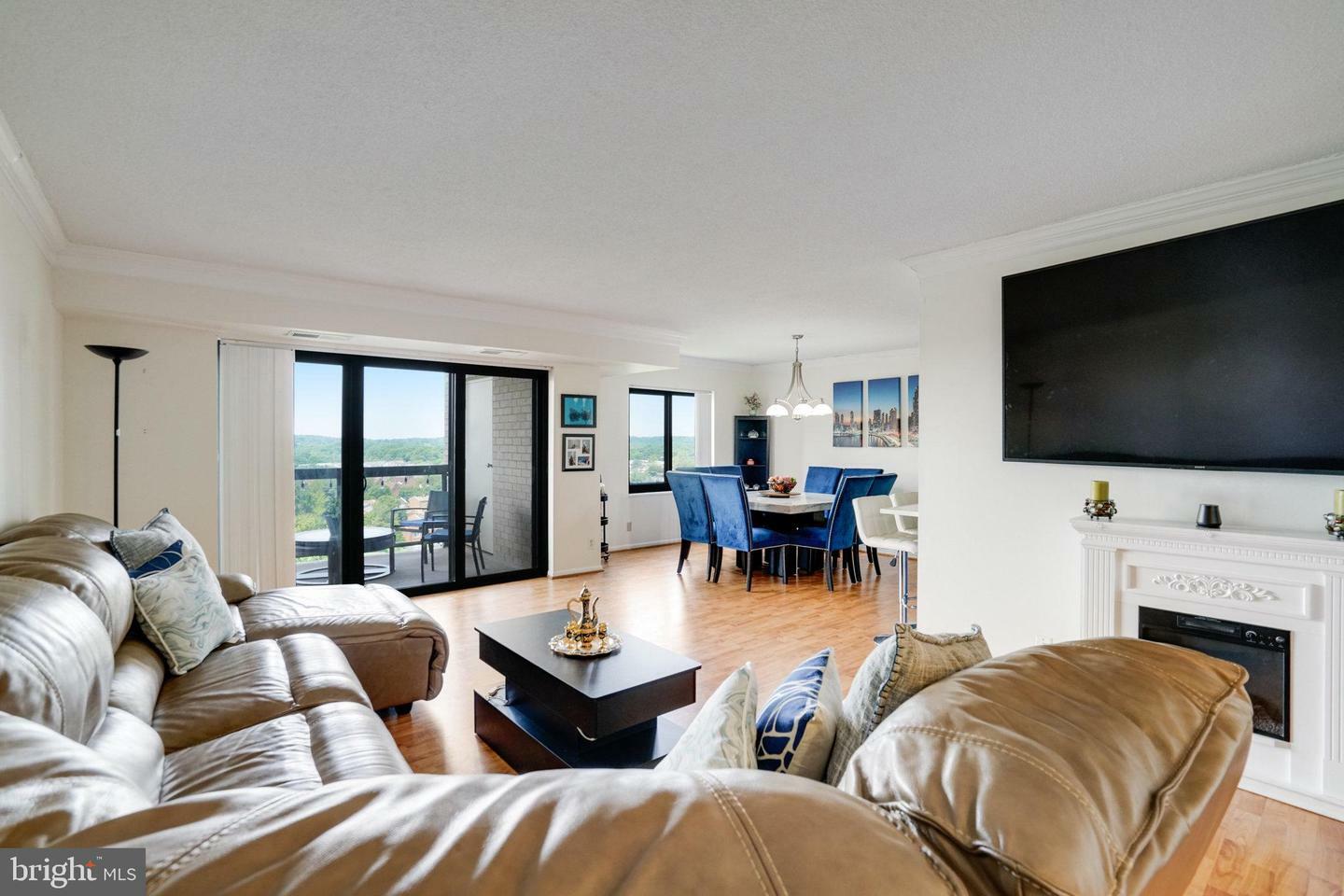 Property Photo: 203 Yoakum Parkway 1807 VA 22304
