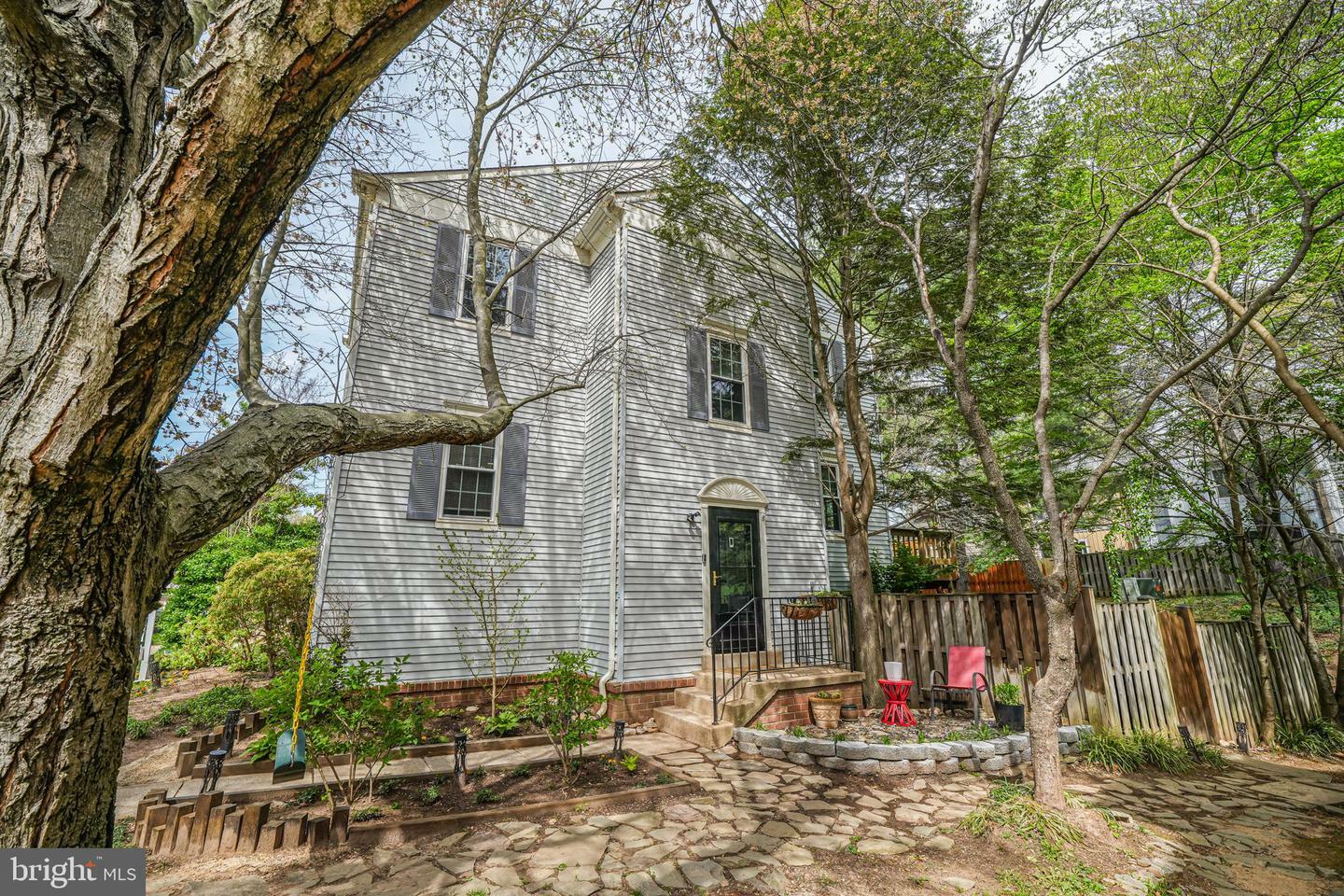 Property Photo: 6151 Green Hollow Court VA 22152