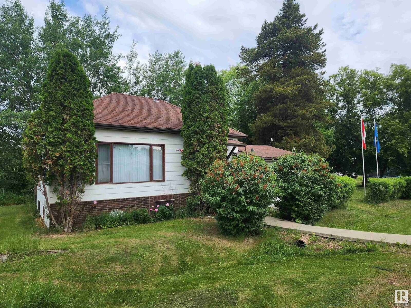 Property Photo: 4902 52 St AB T0G 0R0