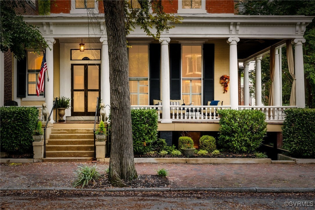 Property Photo: 2610 E Broad Street VA 23223