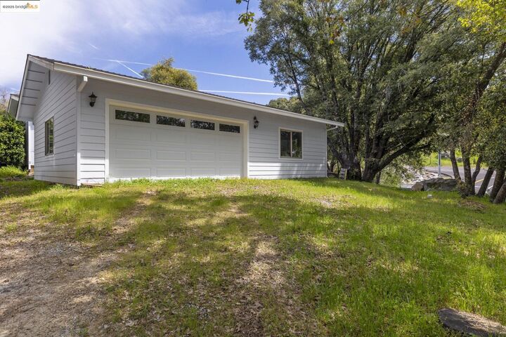 Property Photo: 21079 Rainier Ct CA 95370