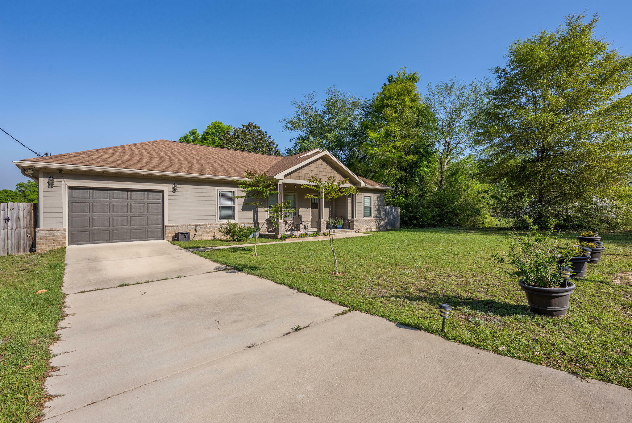 Property Photo: 6199 Old Hickory Road FL 32539