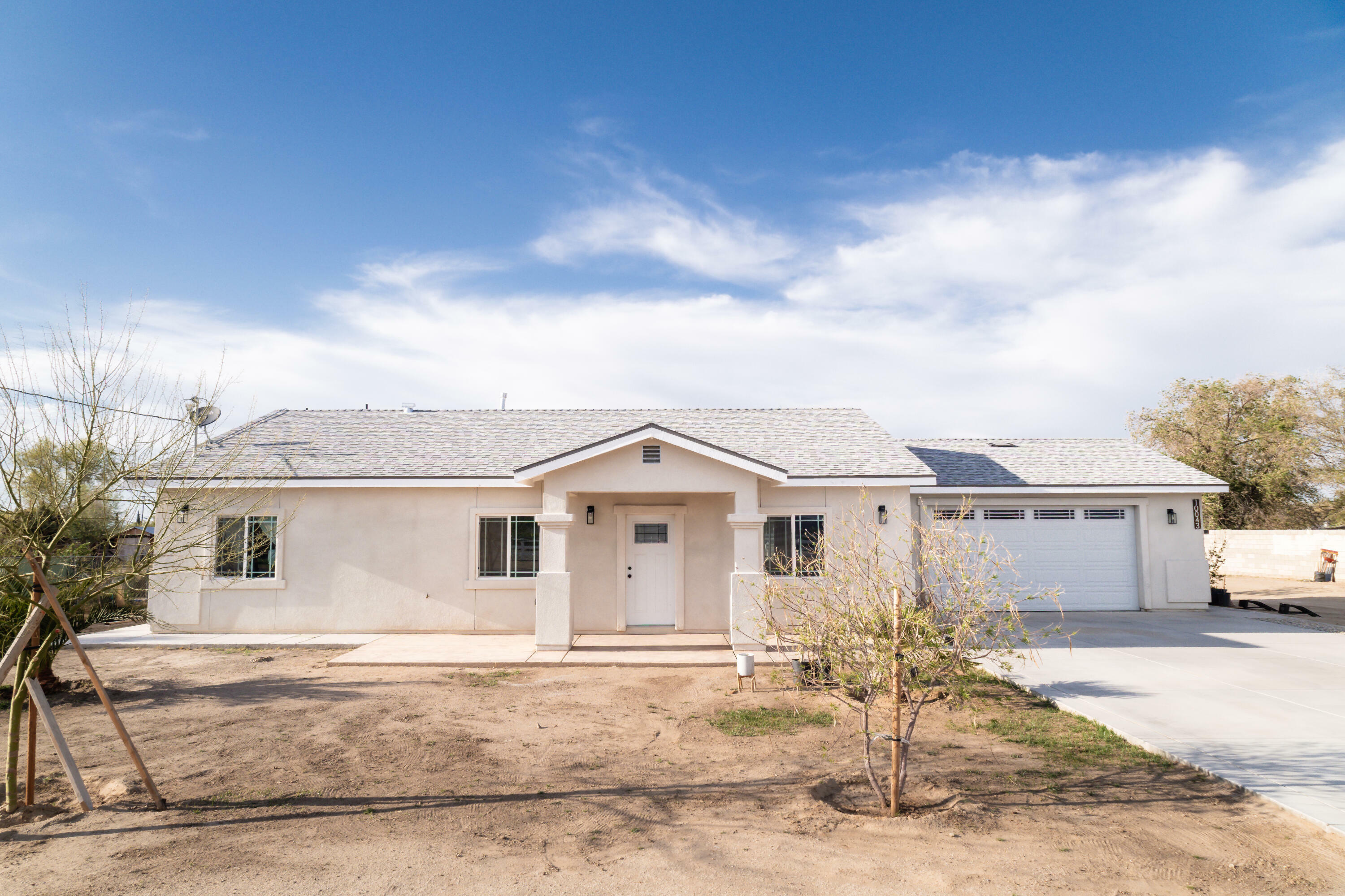 Property Photo: 10043 E Avenue R-12 CA 93543
