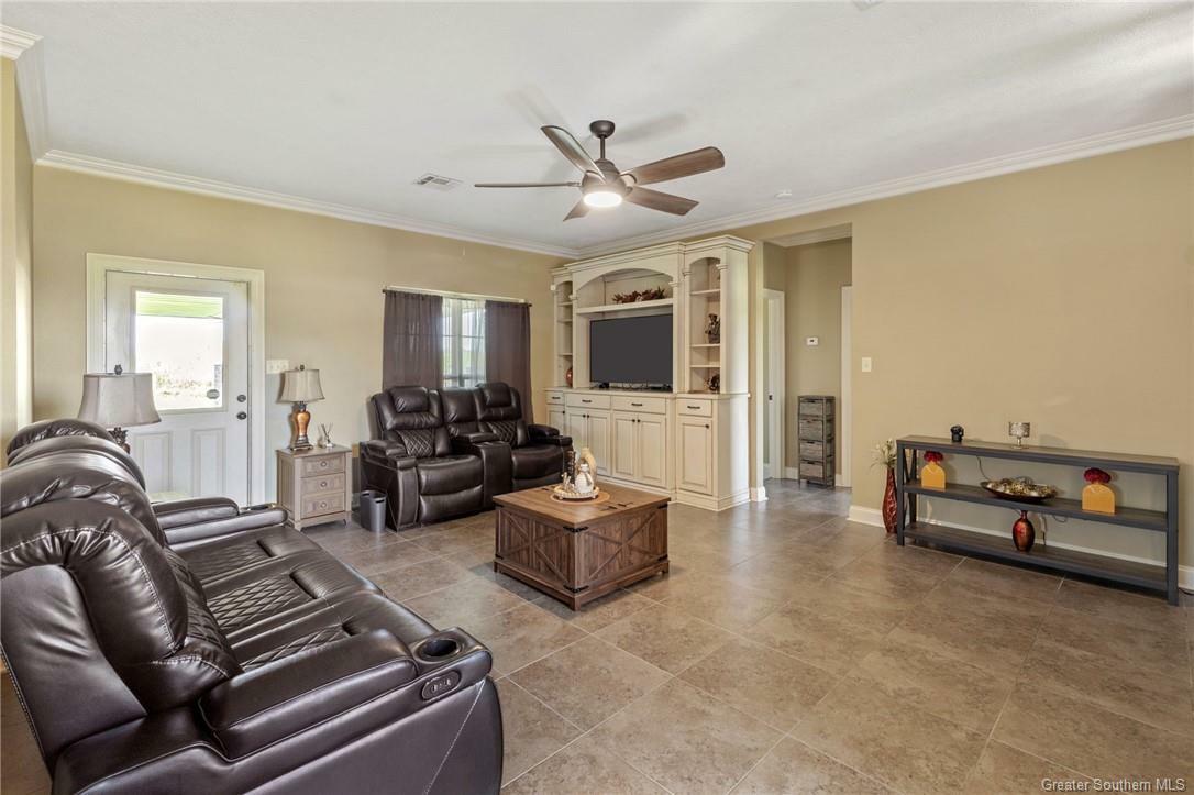Property Photo: 9202 Dovick Road LA 70607