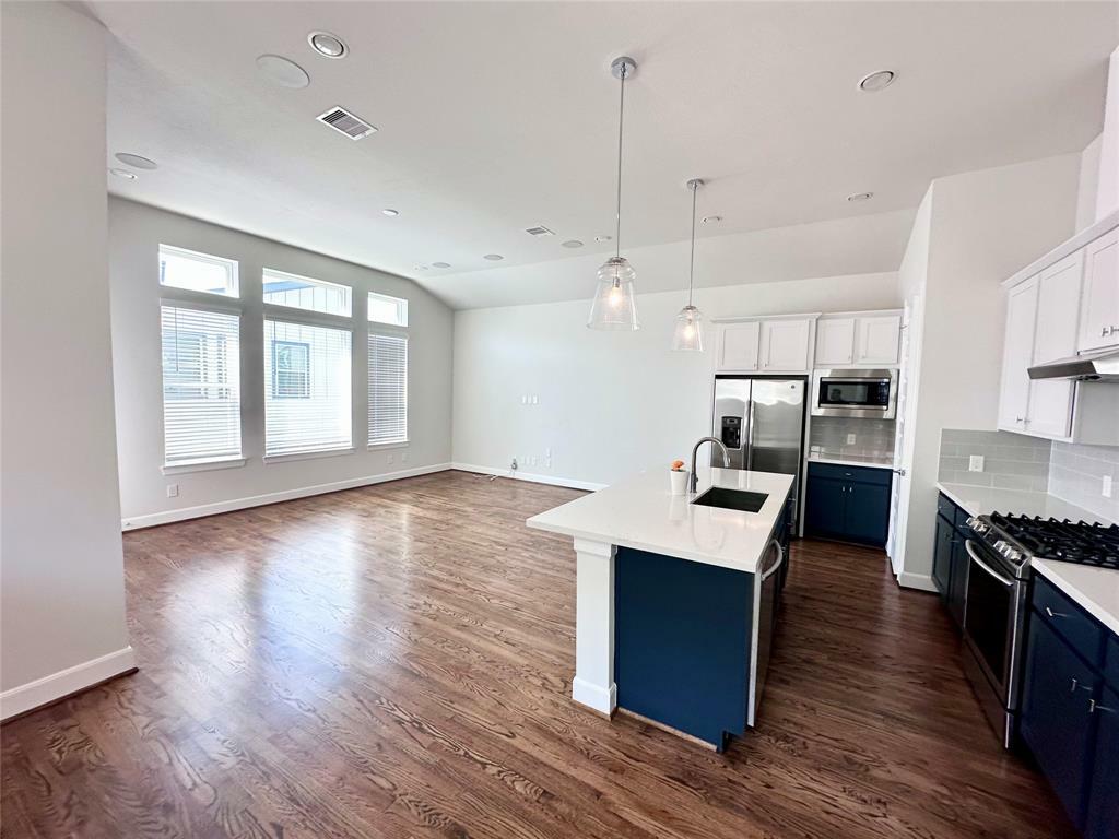 Property Photo:  623 Press Street  TX 77020 