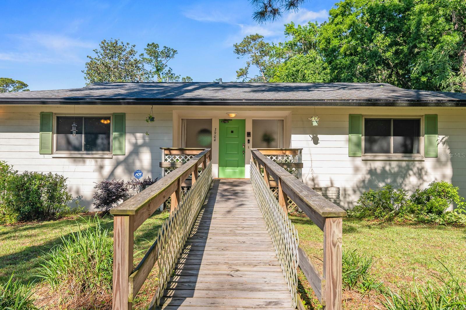 Property Photo:  3904 NW 15th Street  FL 32605 