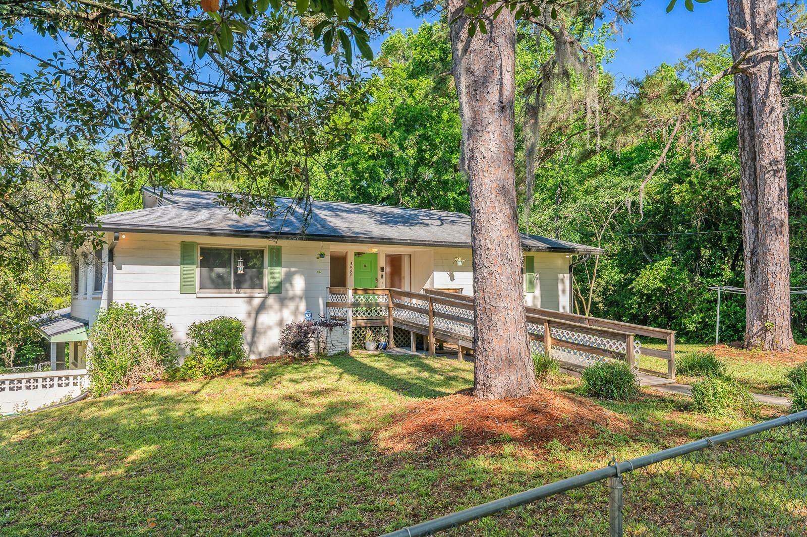 Property Photo: 3904 NW 15th Street FL 32605
