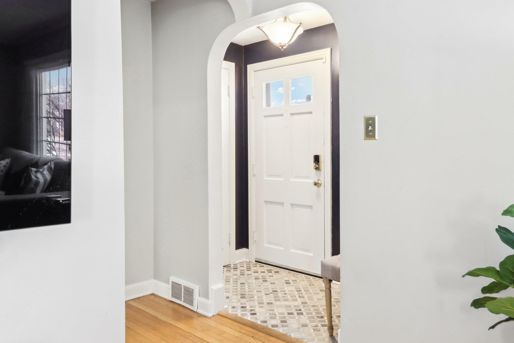 Property Photo: 5048 N Berkeley Blvd WI 53217