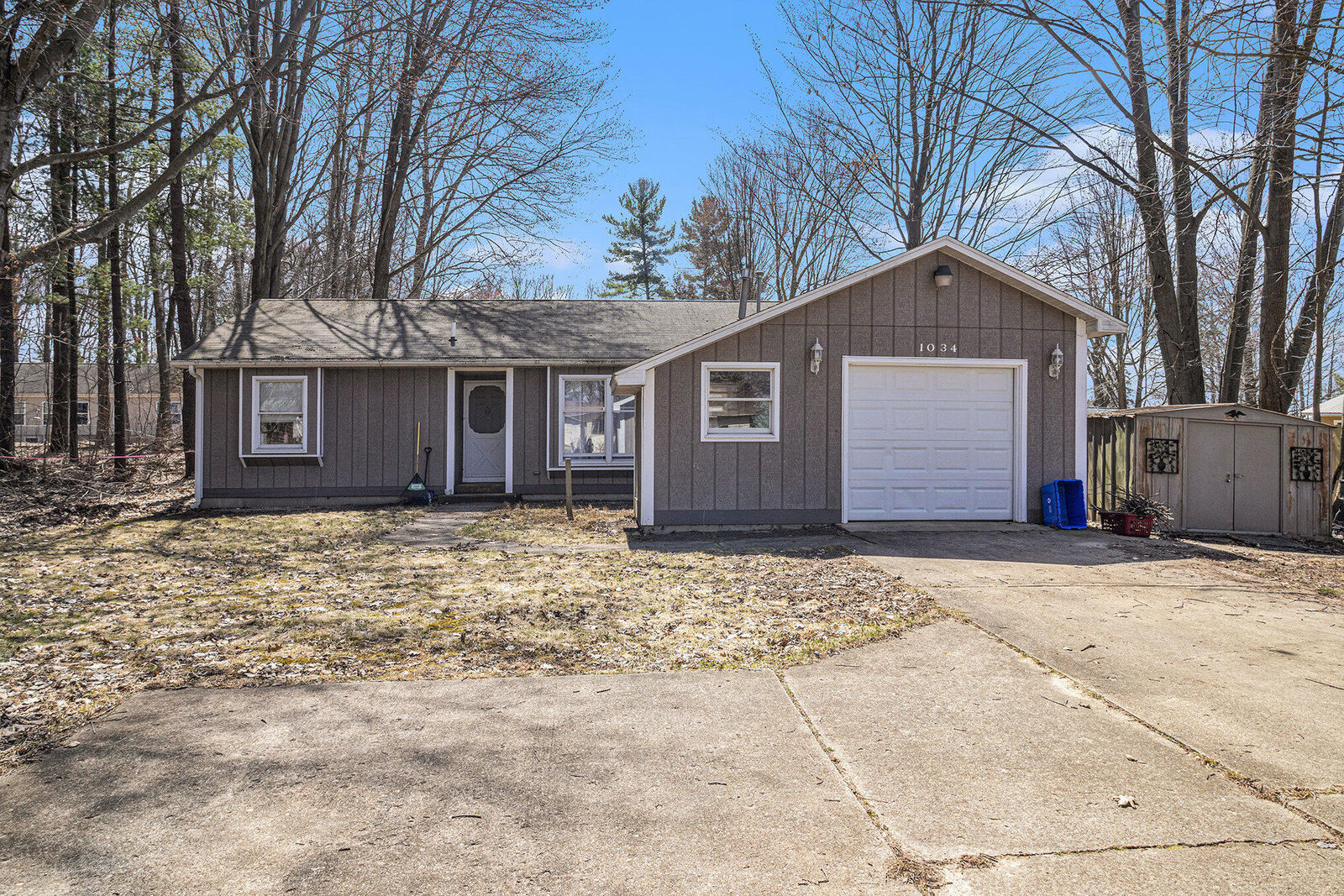 Property Photo:  1034 Leo Street  MI 49412 