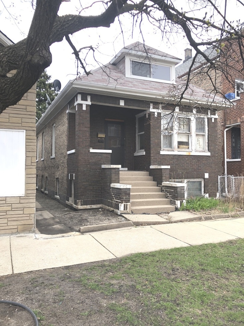 Property Photo: 4539 S Mozart Street IL 60632