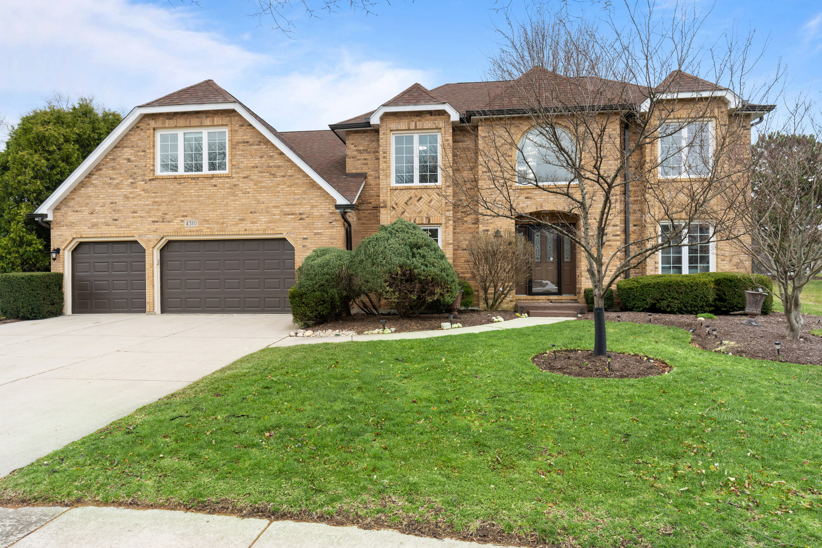 Property Photo: 4310 Lone Tree Court IL 60564