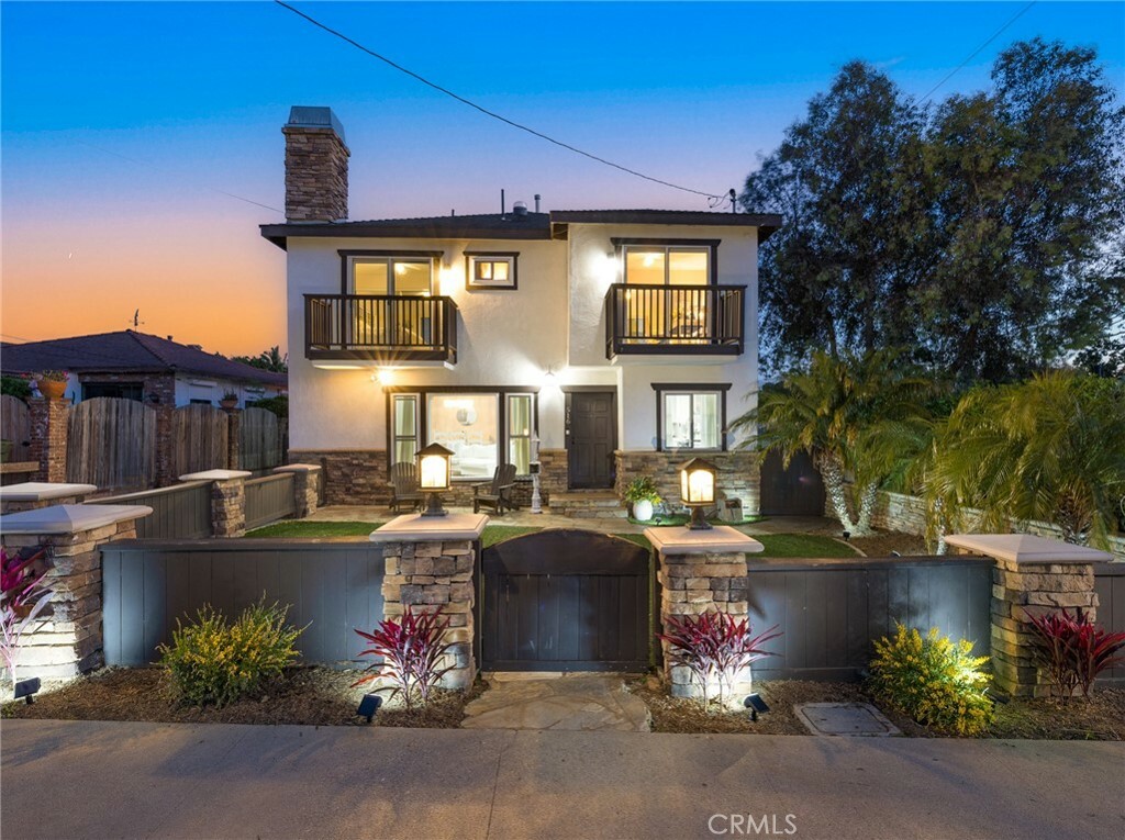 Property Photo: 516 W Acacia Avenue CA 90245