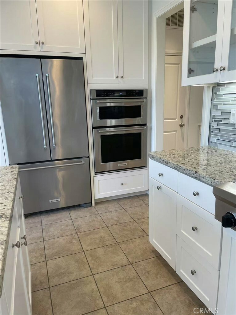 Property Photo: 111 Stallion CA 92602