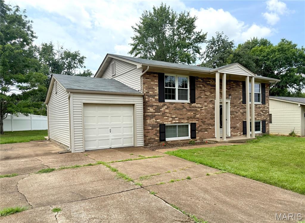 Property Photo: 1218 Feliz Ln MO 63026