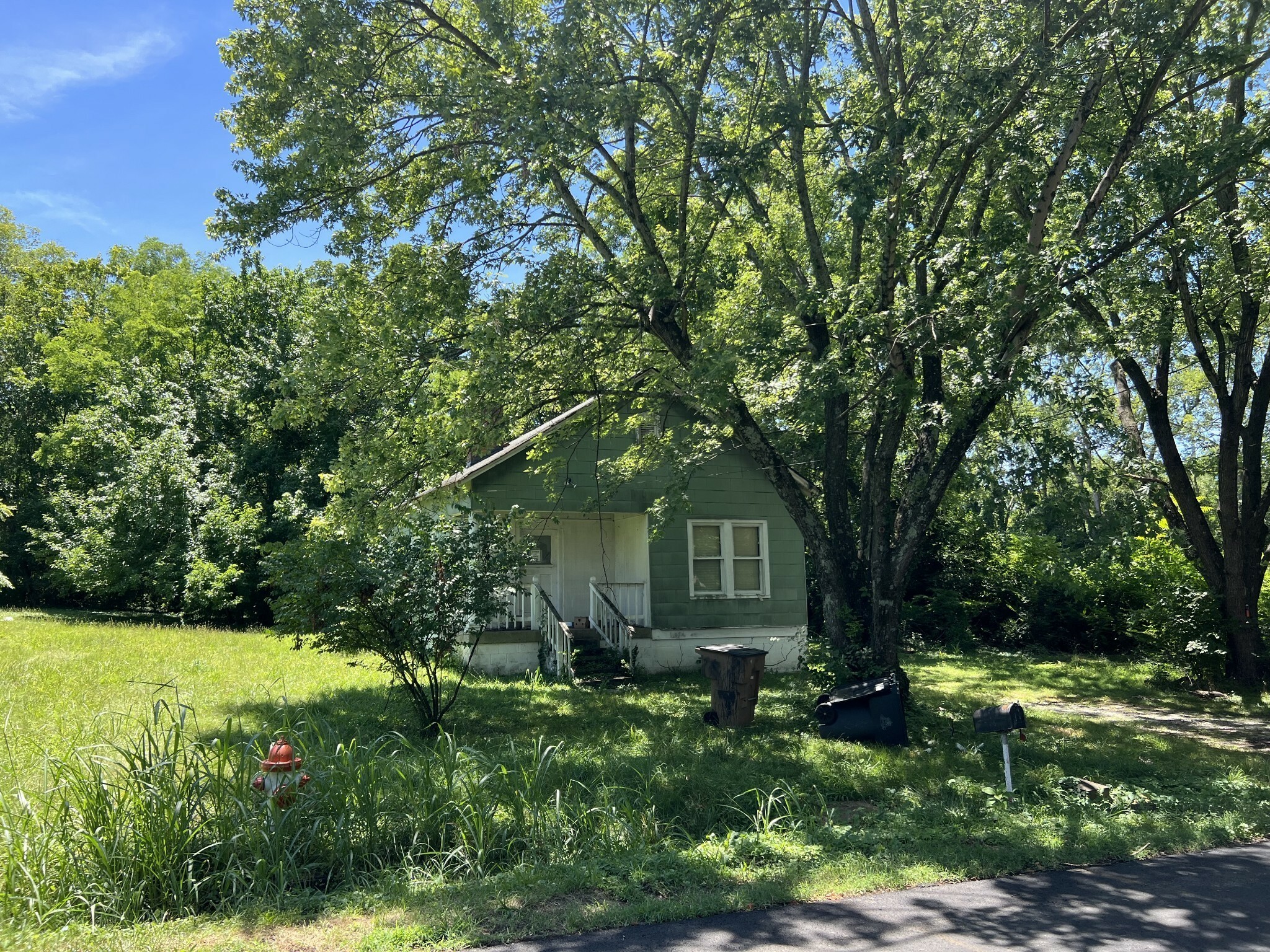 Property Photo: 716 Gillock St TN 37216