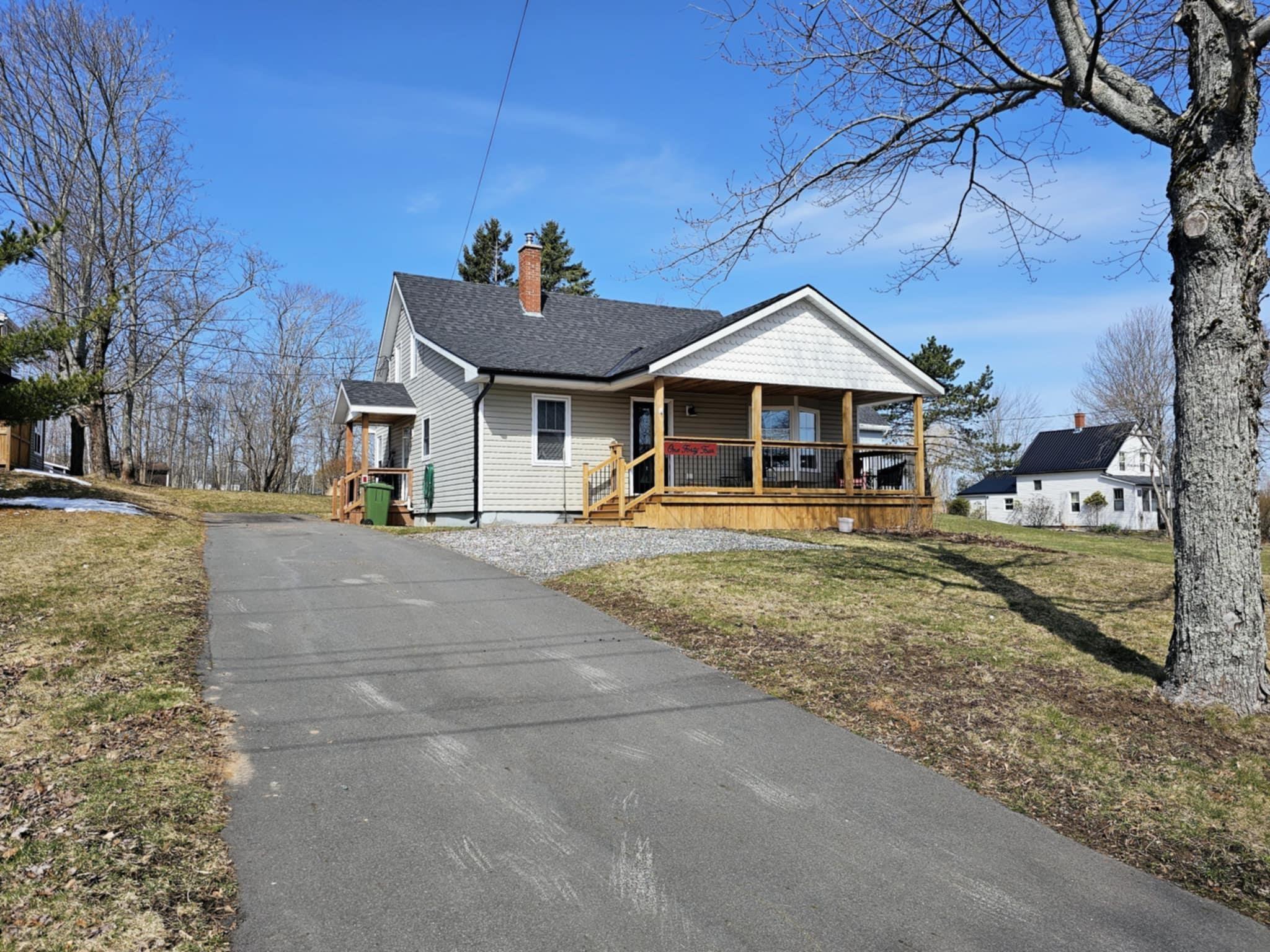 Property Photo: 144 Pleasant Street NS B0K 1S0