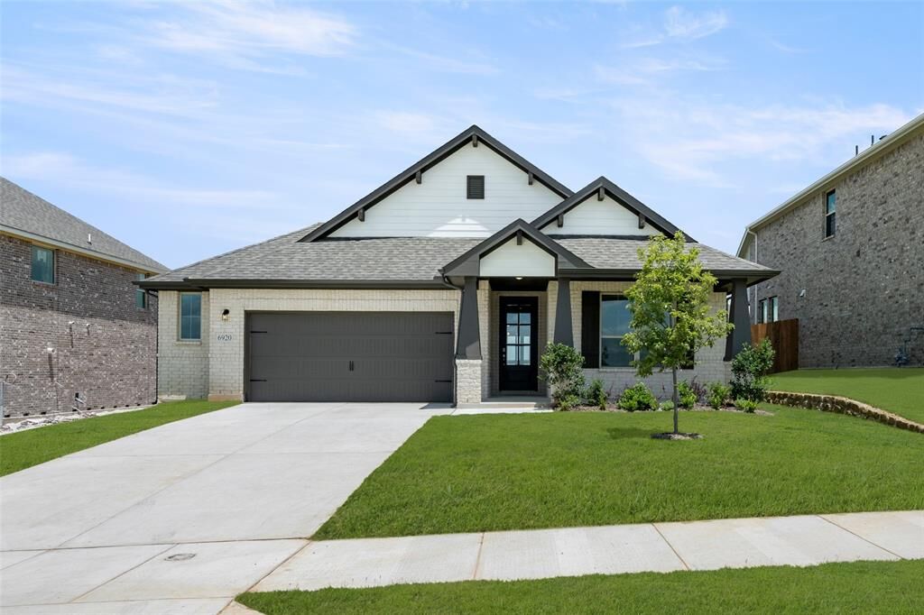 Property Photo:  6920 Deadwood Trail  TX 76123