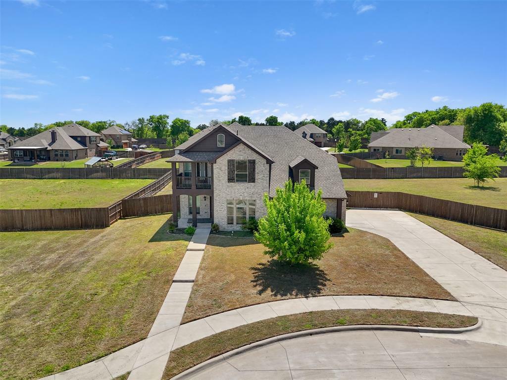 Property Photo: 806 Harvest Run Court TX 76065