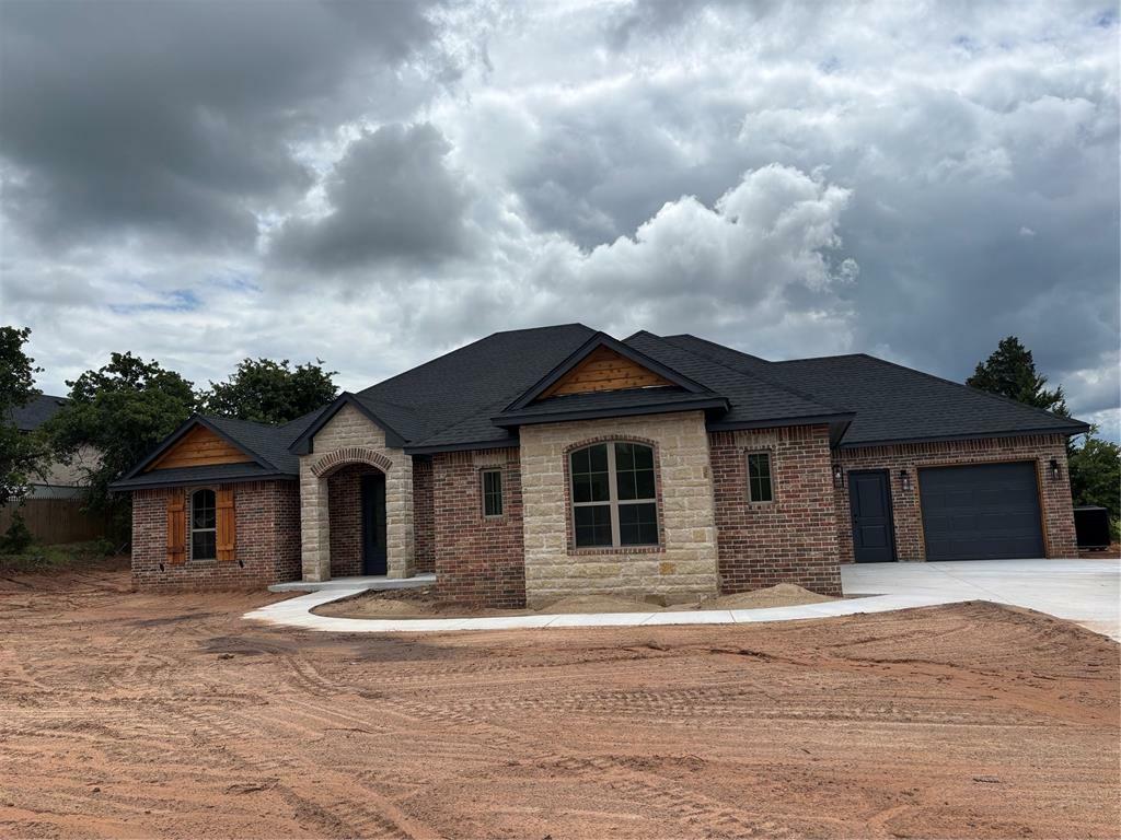 Property Photo: 8241 Buffalo Ridge OK 73007