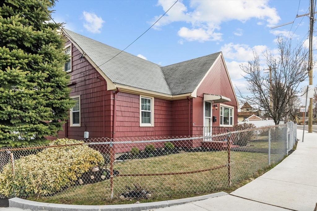 Property Photo:  215 Lynnfield St  MA 01904 