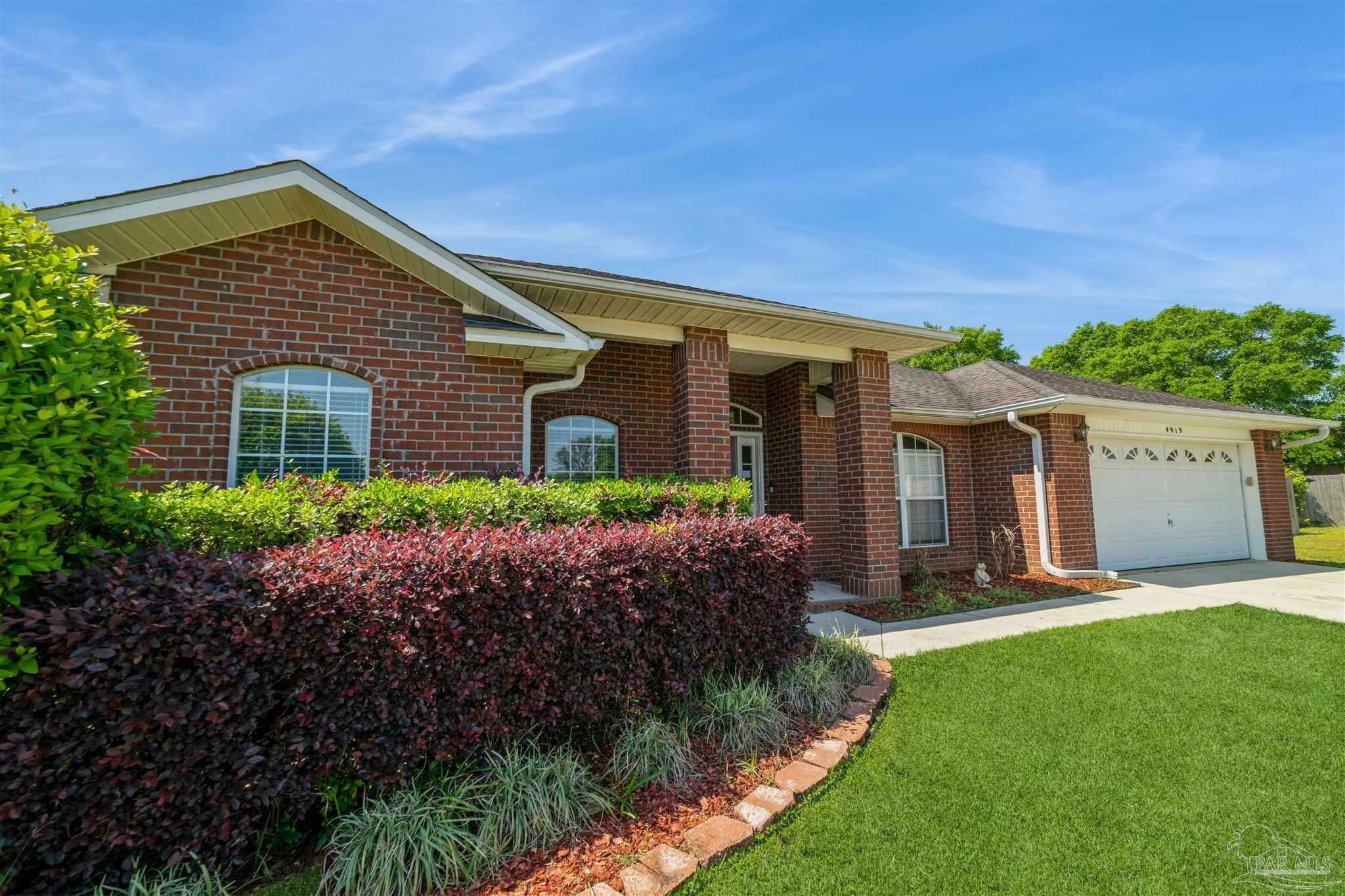 Property Photo: 4919 Cedar Creek Ct FL 32571