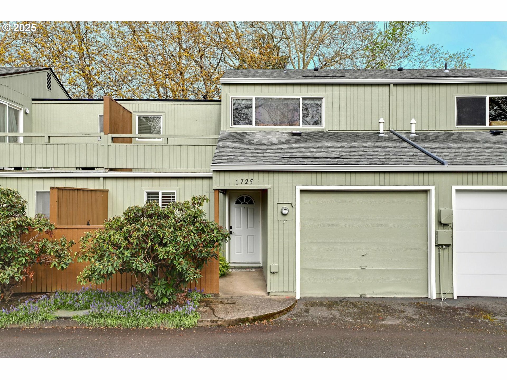 Property Photo:  1725 NW Rolling Hill Dr  OR 97006 