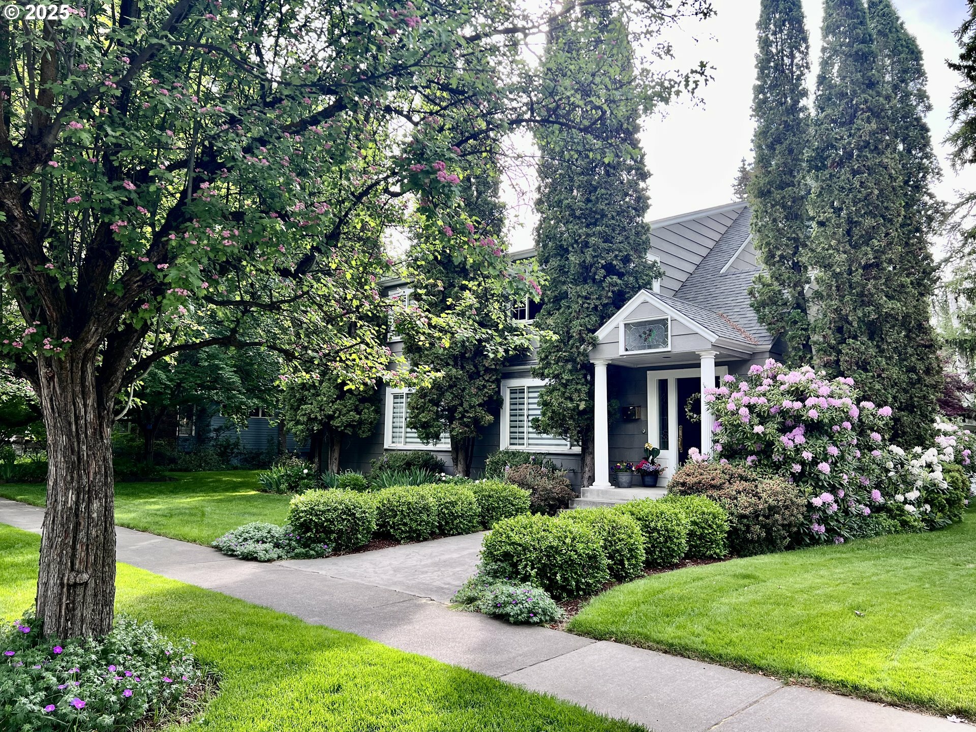 Property Photo: 898 NW Riverside Blvd OR 97703