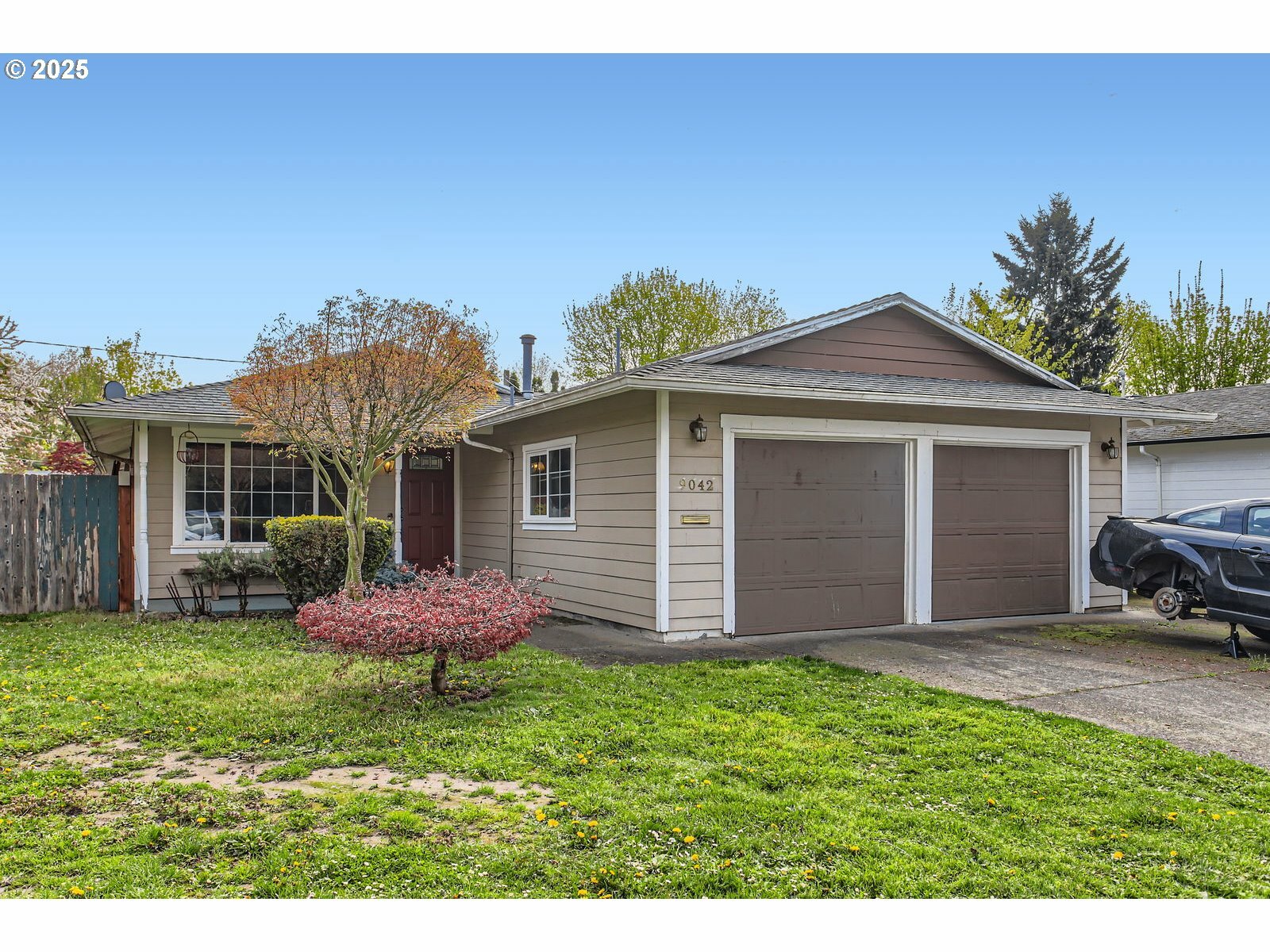 Property Photo: 9042 N Chautauqua Pl OR 97217