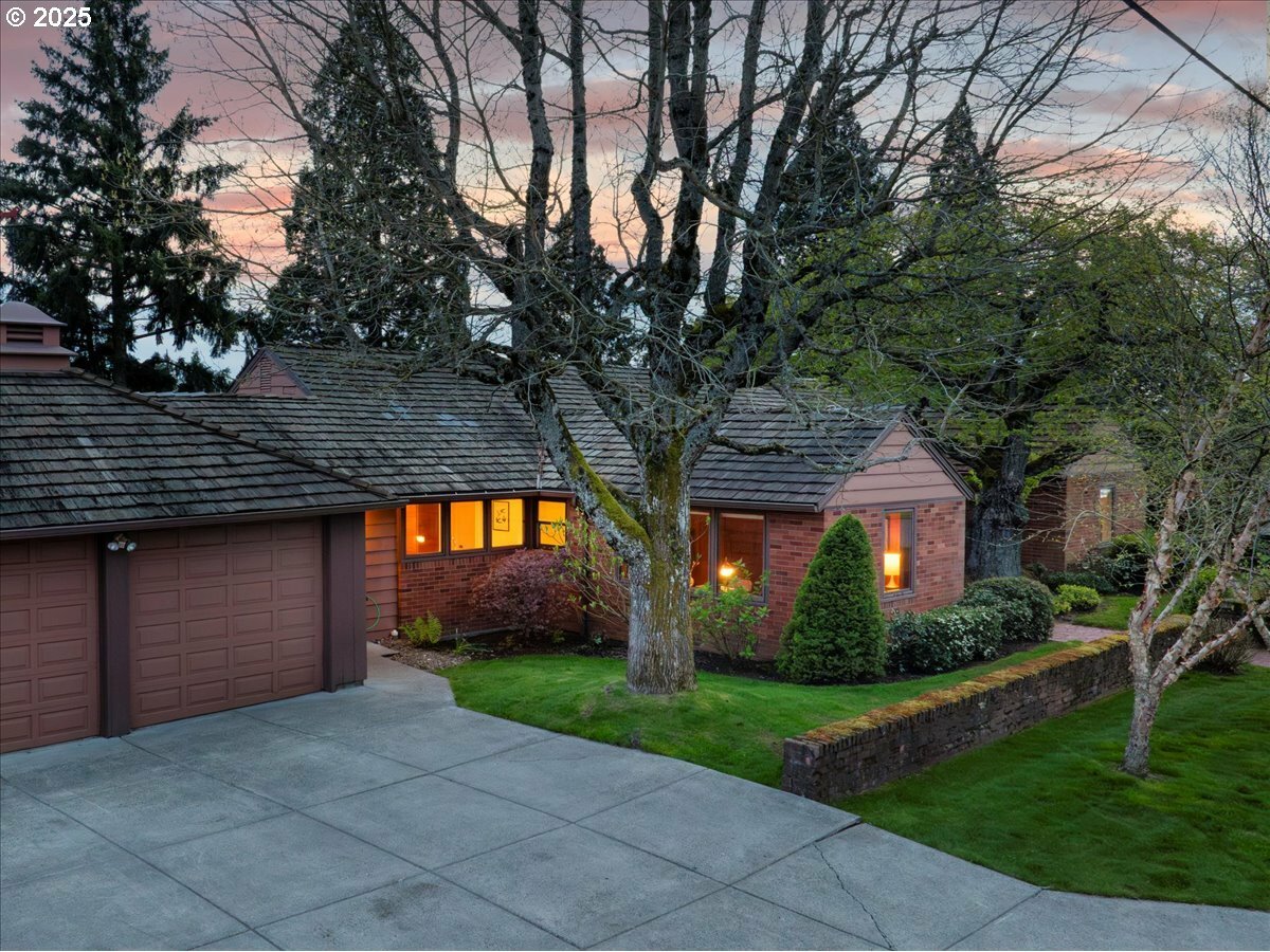 Property Photo: 7344 NE Sacramento St OR 97213