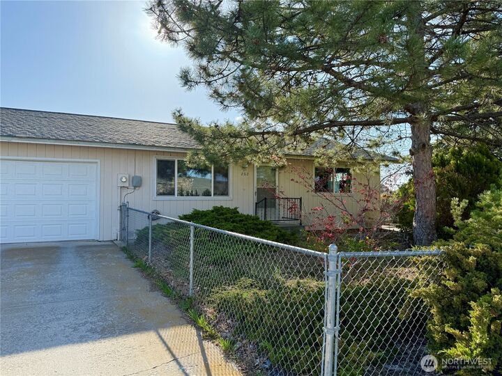 Property Photo: 262 G Street SE WA 98823