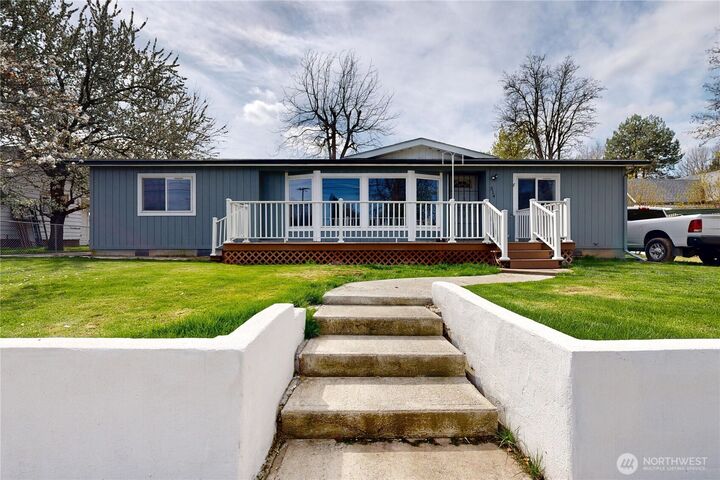 314 E Sixth Street  Waitsburg WA 99361 photo