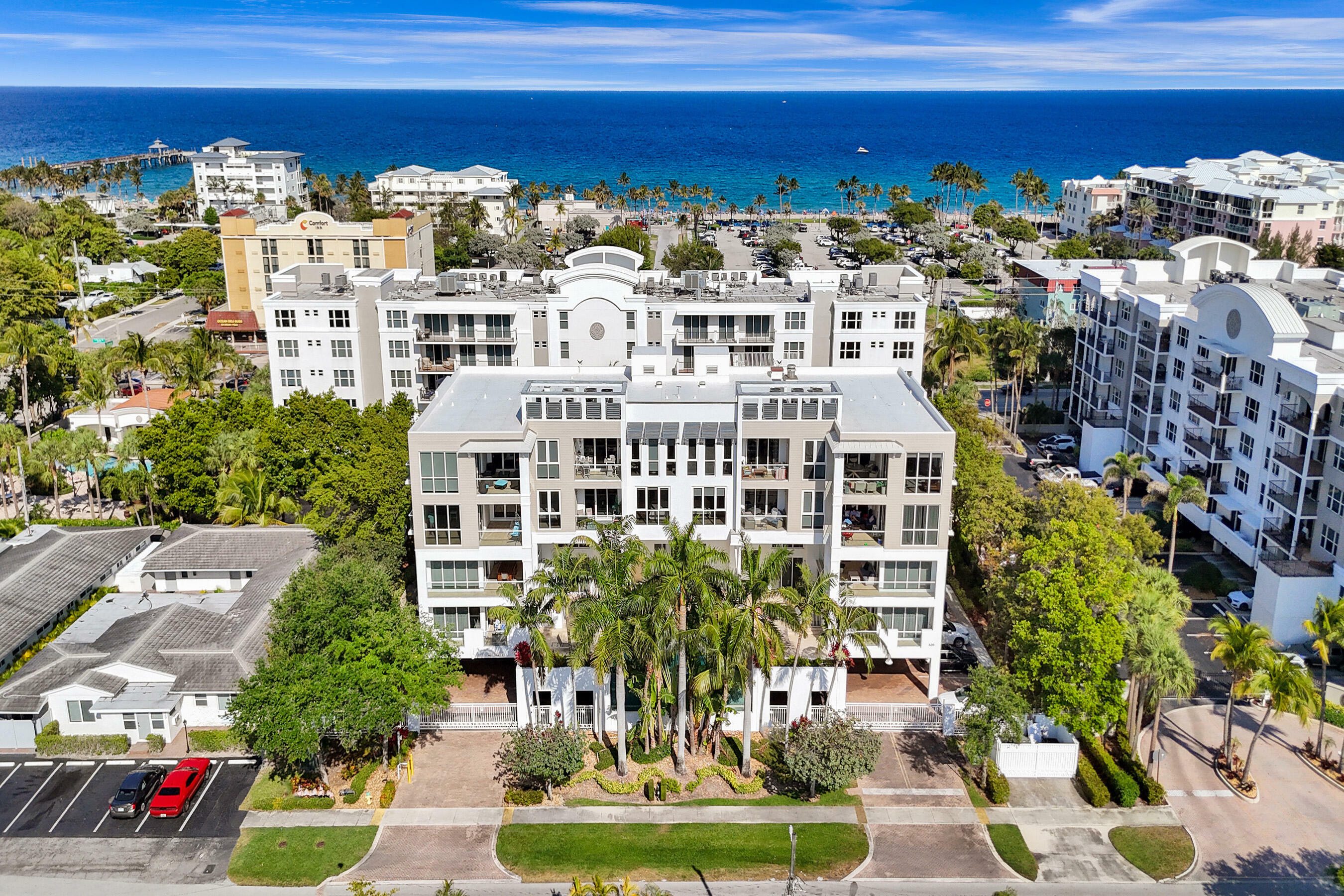 Property Photo: 120 SE 19th Avenue 501 FL 33441
