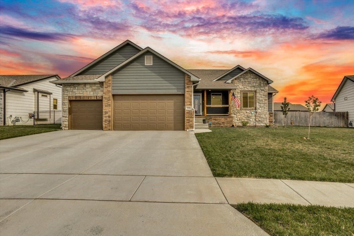 Property Photo:  2604 New Spring Ct  KS 67037 