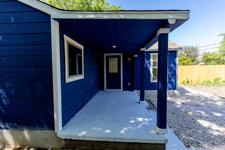 Property Photo: 146 Leroux TX 78207