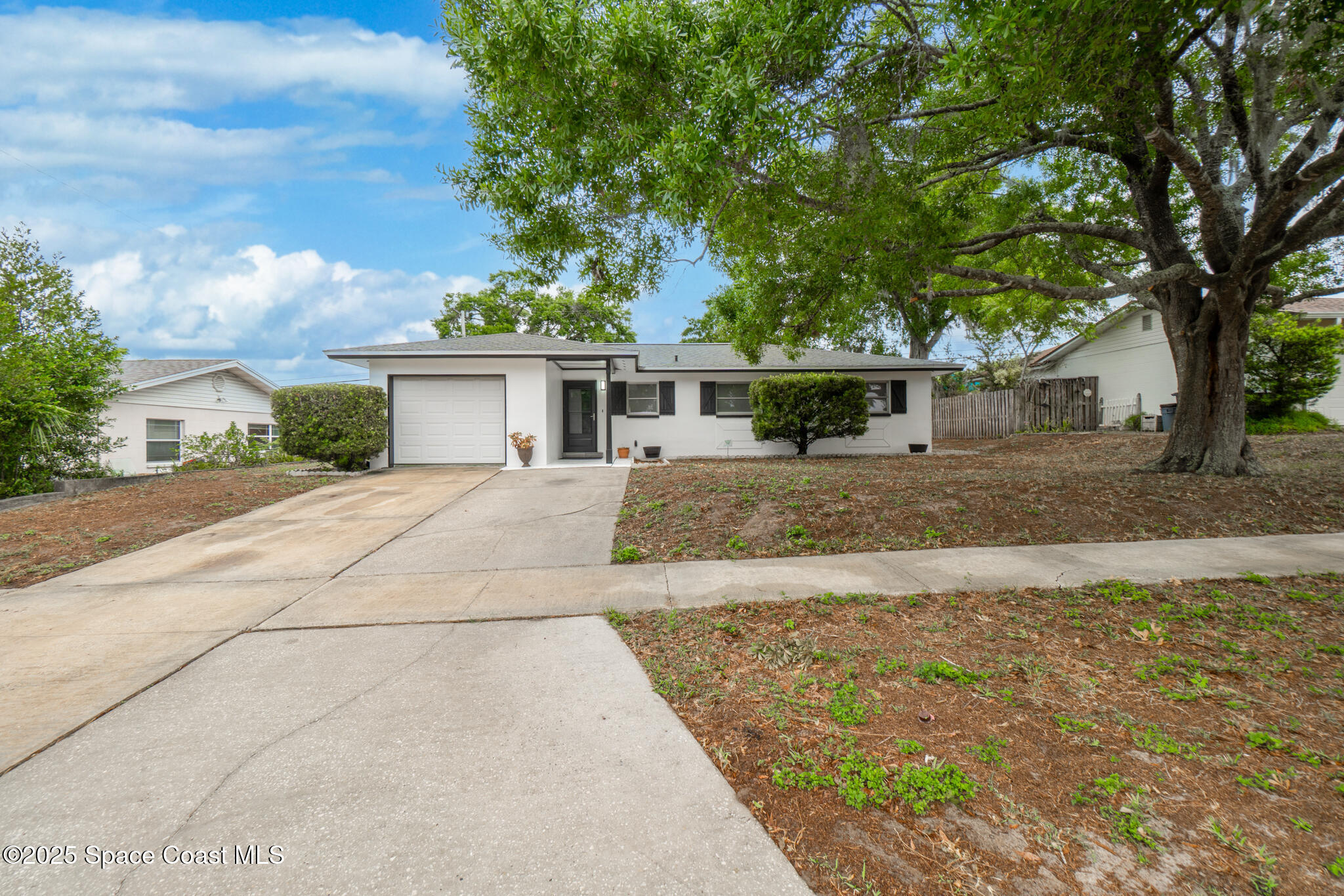 Property Photo: 4070 Baker Avenue FL 32796