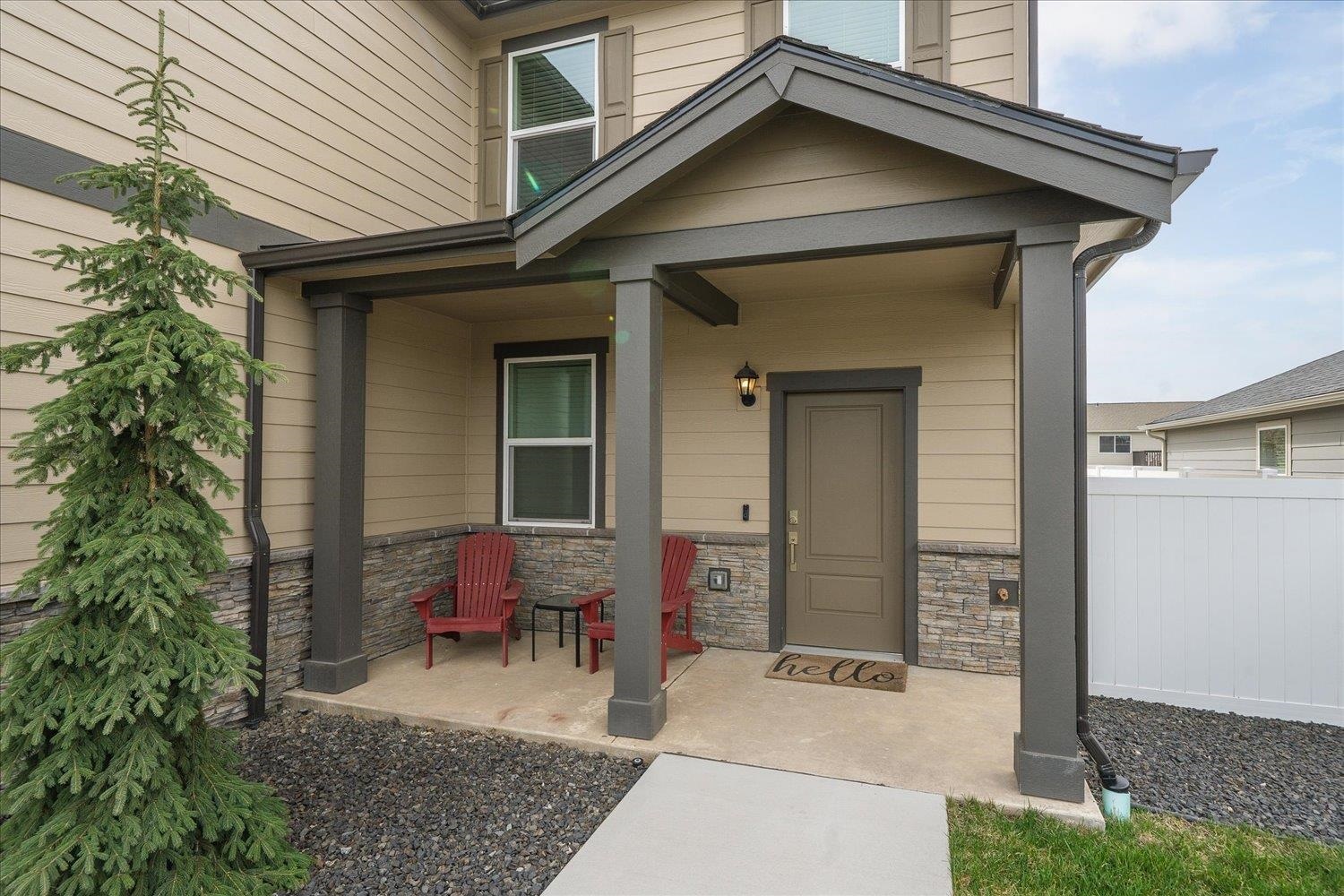 Property Photo: 7926 S Dana Ln WA 99004