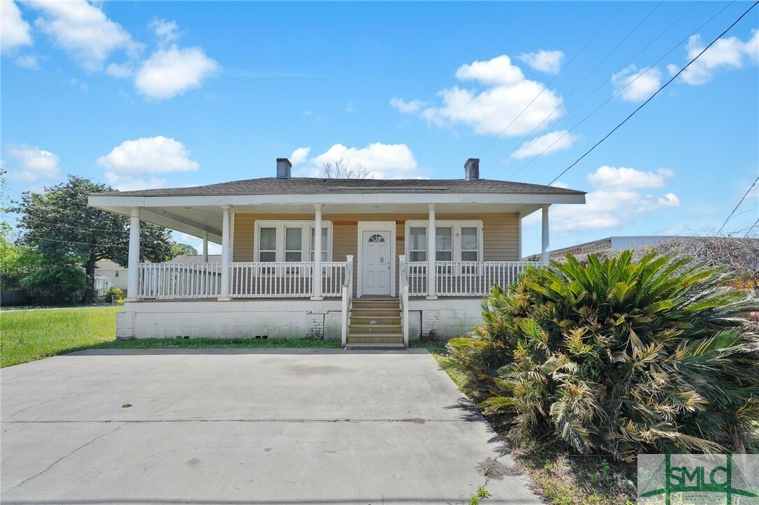 Property Photo: 605 Cornwall Street GA 31415