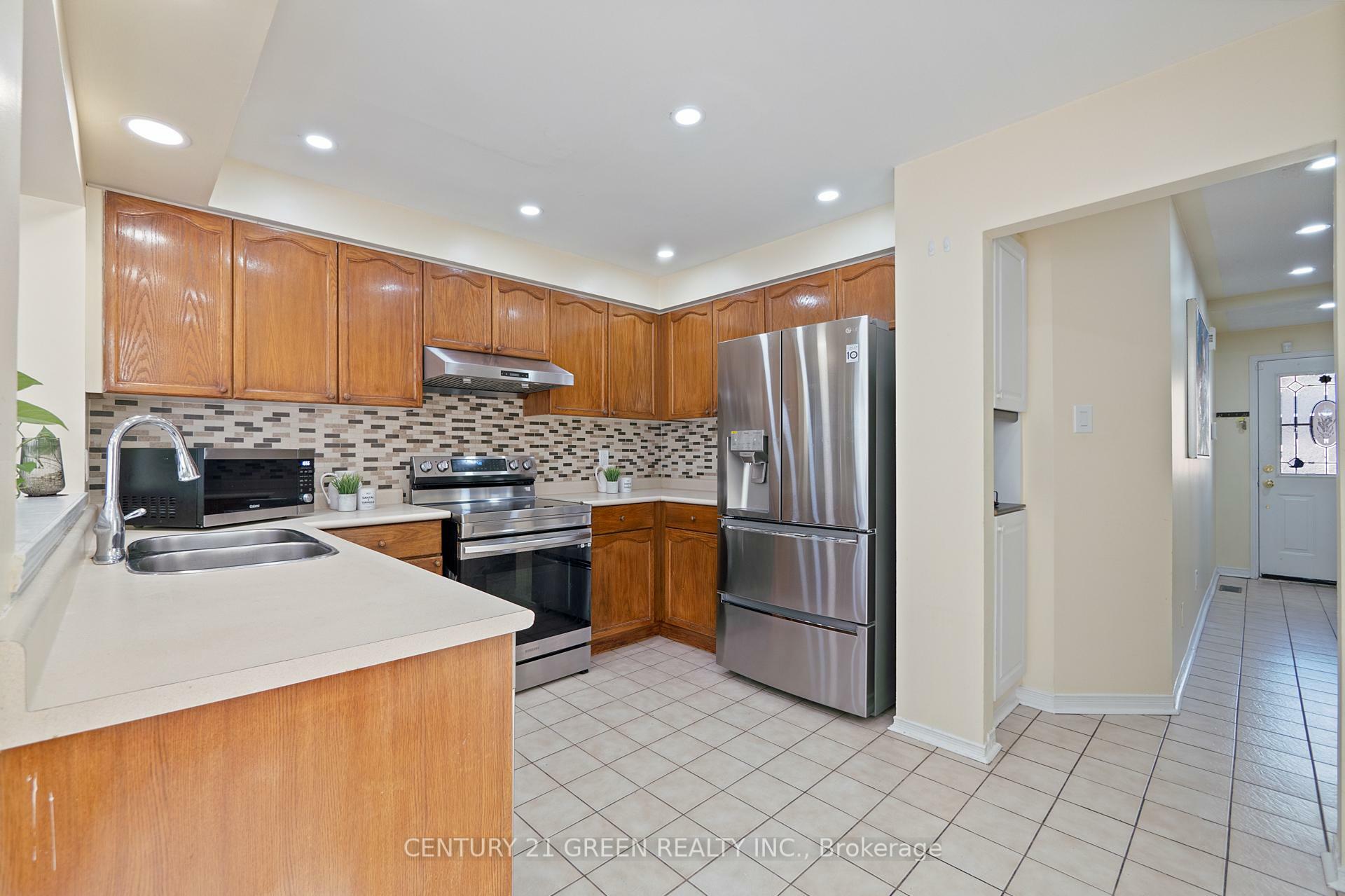 Property Photo: 1292 Sherwood Mills Boulevard 43 ON L5V 2G8