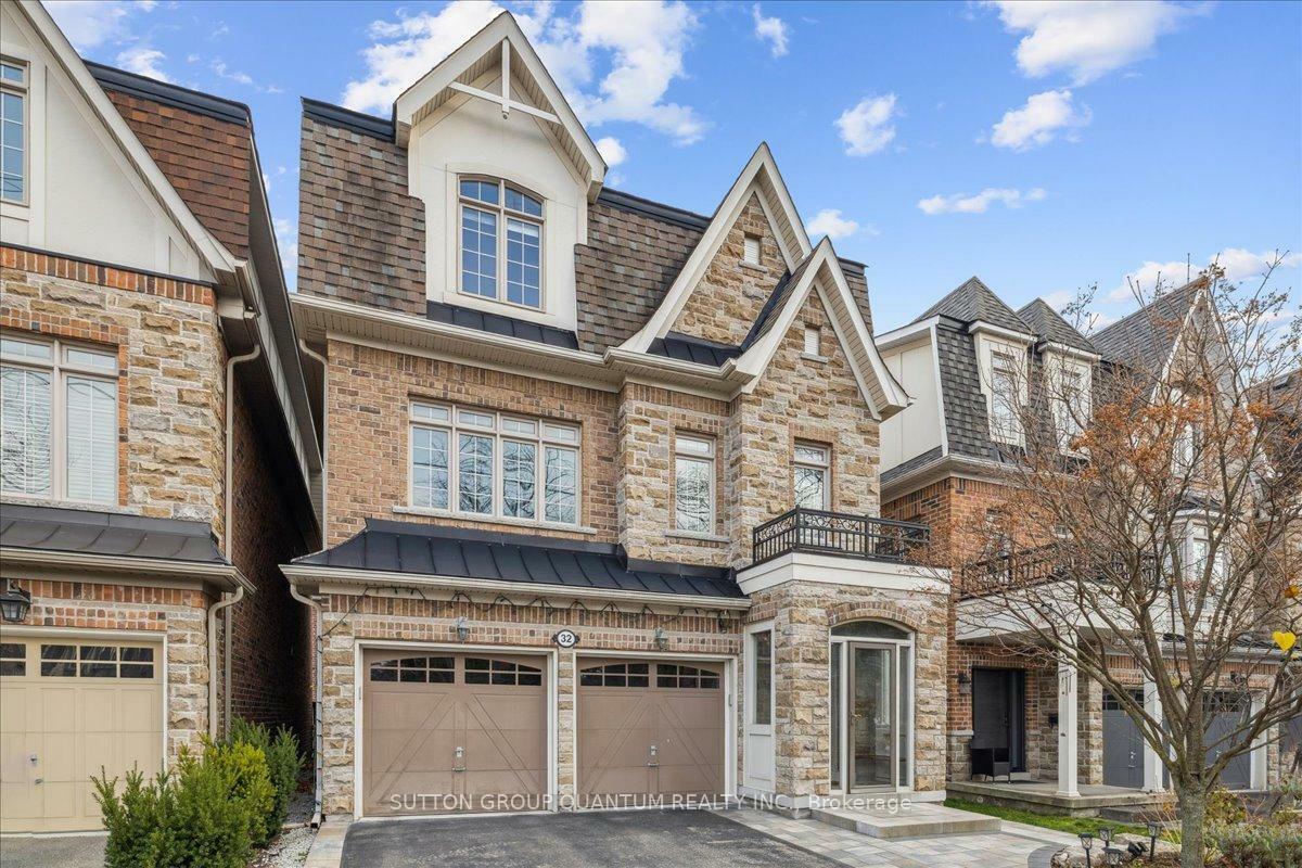 Property Photo: 32 Harborn Road ON L5B 1A4