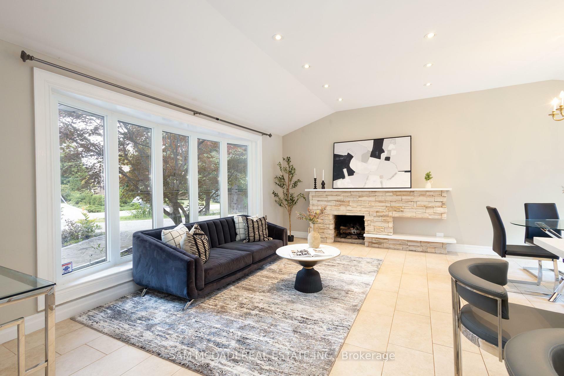 Property Photo: 1198 Willowbrook Drive S ON L6L 2J8