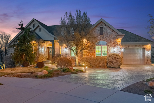 Property Photo: 932 E Kaseys Cir UT 84020