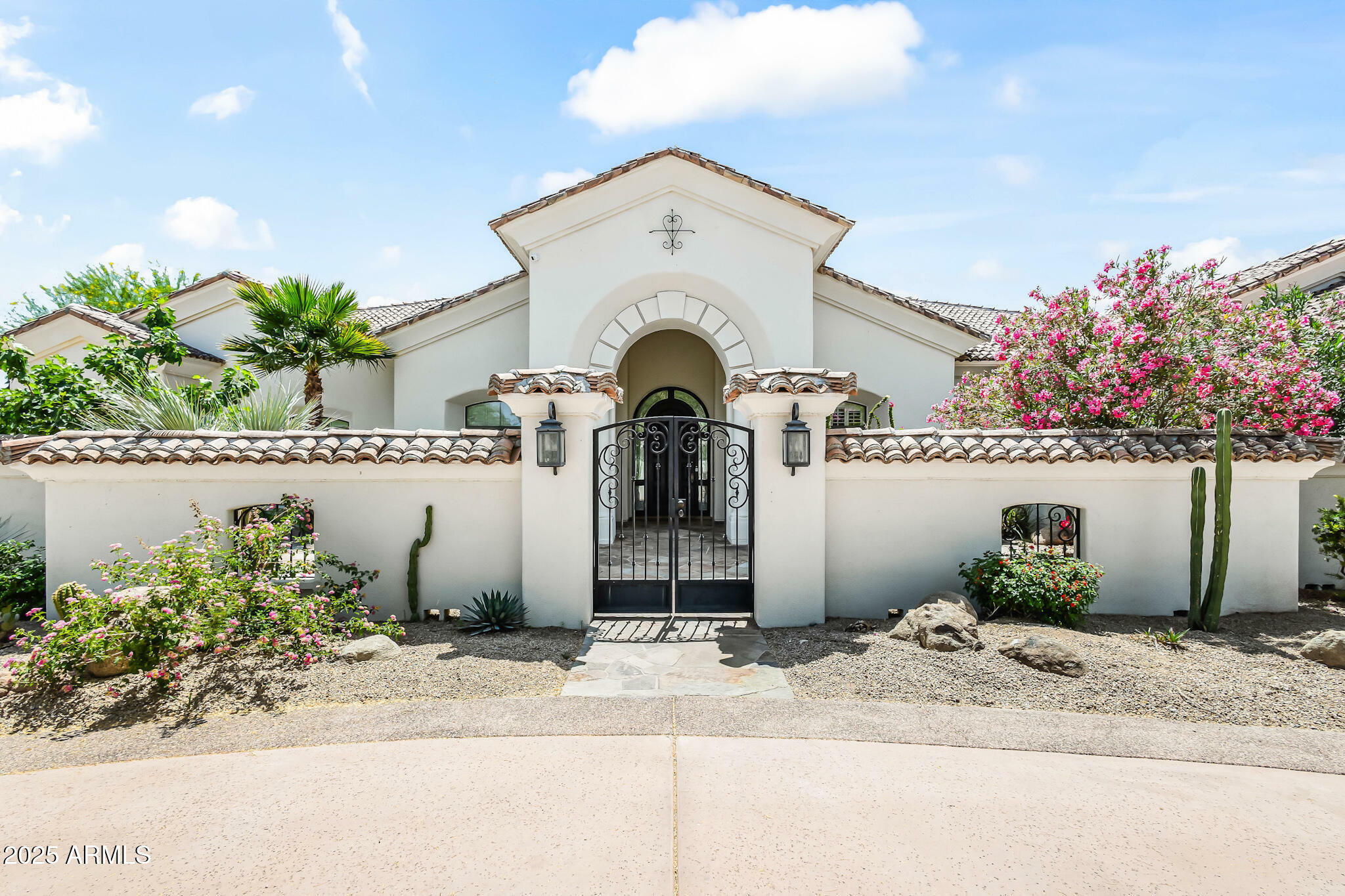 7003 E Avenida El Alba --  Paradise Valley AZ 85253 photo
