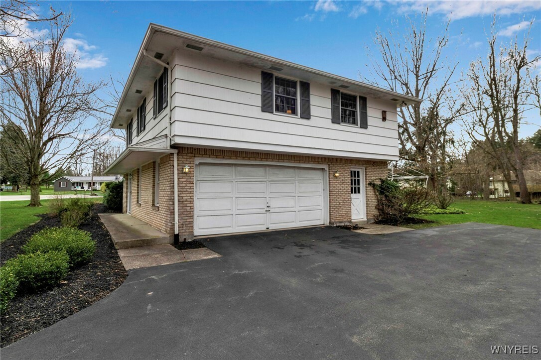 Property Photo: 4700 Margaret Drive NY 14031